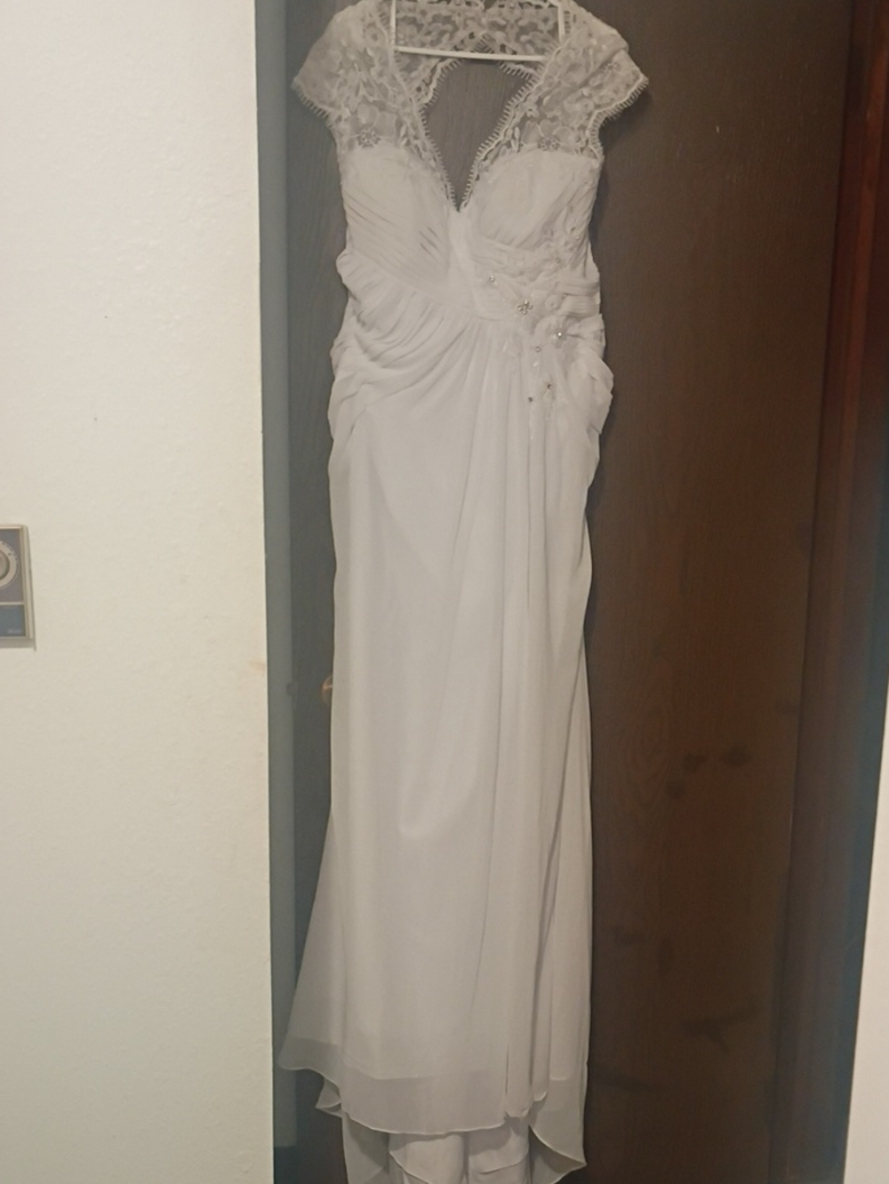 Elegant Lace White Wedding Dress